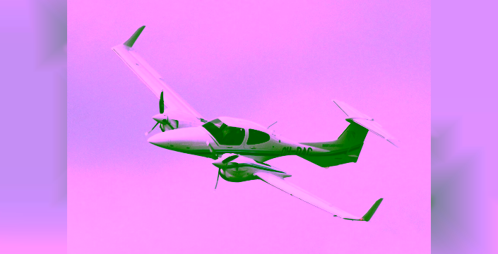 Avustralya'da hafif uçak hangara çarptı. 2 ölü, 10 yaralı