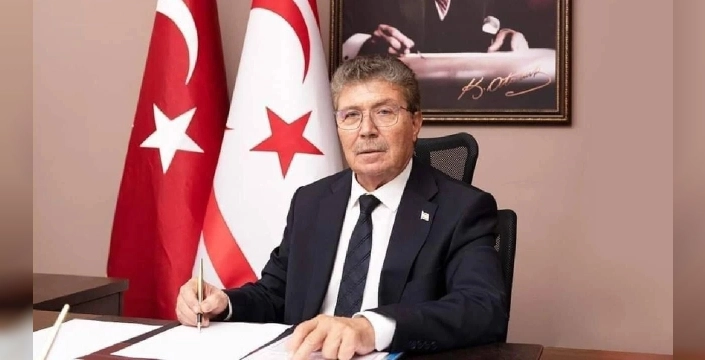 Başbakan Üstel'den Babalar Günü mesajı
