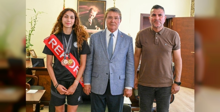 Başbakan Üstel, milli atlet Ada Kafa'yı kabul etti