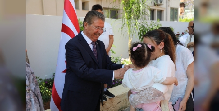 Başbakan Üstel, UBP Genel Merkezi’nde partililerle bayramlaştı