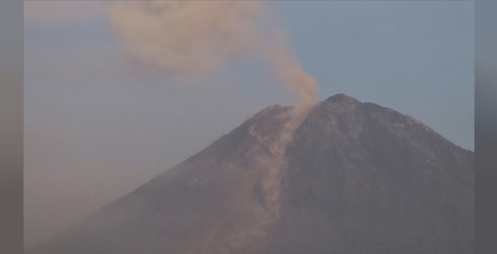 Endonezya'daki Semeru Yanardağı'nda 4 patlama meydana geldi