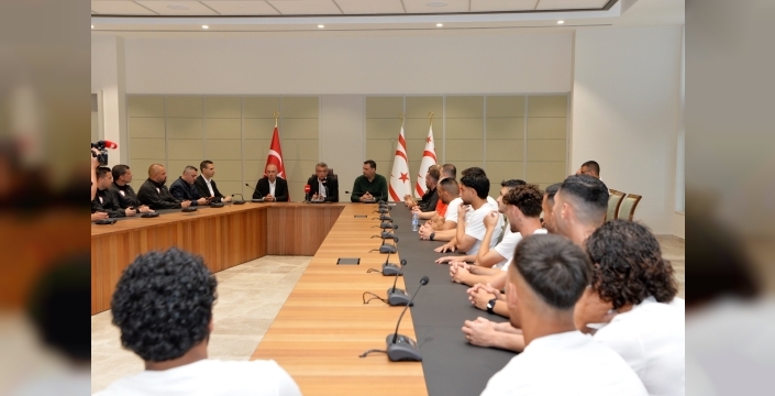 Erhürman, KKTC A Milli Futbol Takımı’nı kabul etti