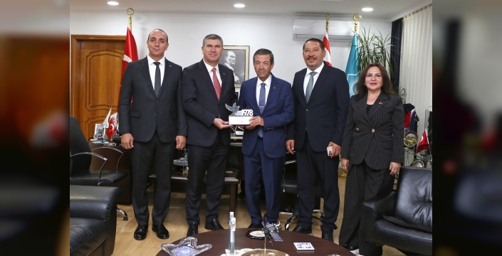 Ertuğruloğlu, Akdeniz Belediyeler Birliği heyetini kabul etti