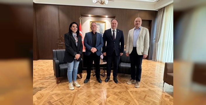 Gazeteciler Birliği yönetimi Öztürkler'le görüştü: 