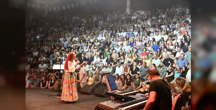 Güzelyurt Portakal Festivalinde Leman Sam sahne aldı
