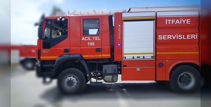 İki farklı noktada yangın…Seyir halindeki araçla, çam ağaçları alevlere teslim oldu