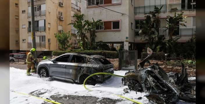İran’ın misillemesi sonucu 15 füze parçası İsrail’in başkenti Tel Aviv ve çevresine isabet etti