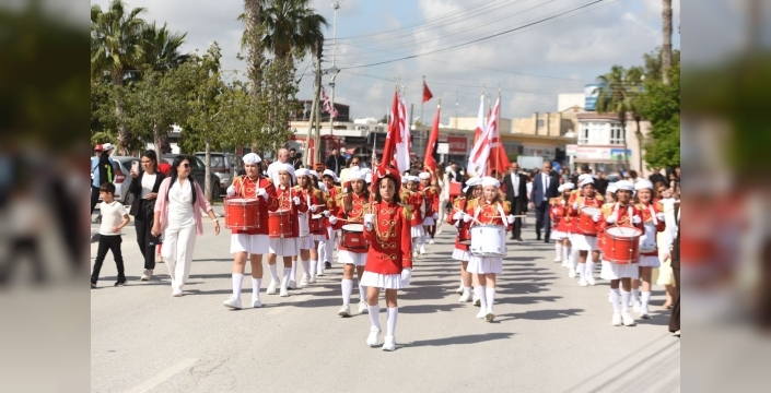 İskele'de 23 Nisan coşkusu... Cumhuriyet Stadyumu'nda gösteriler sunuldu