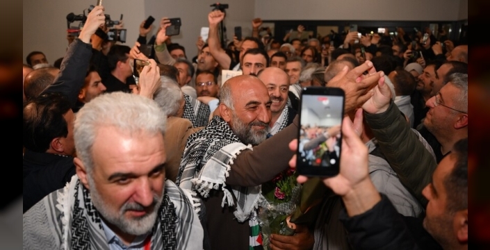 İsrail saldırısında alıkonulan Küresel Sumud Filosu aktivistleri Türkiye'ye getirildi
