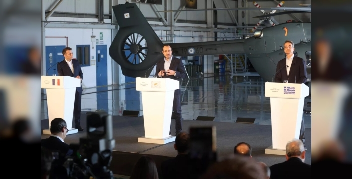 Miçotakis, Macron ve Hristodulidis, Baf’taki “Andreas Papandreu” üssünde görüştü