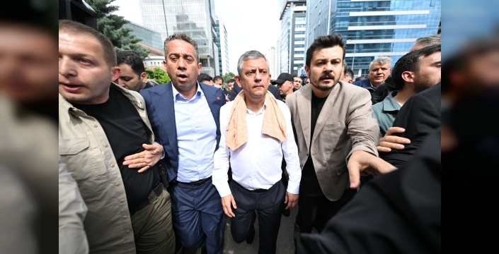 Özgür Özel, CHP Genel Merkezi'nden ayrıldı