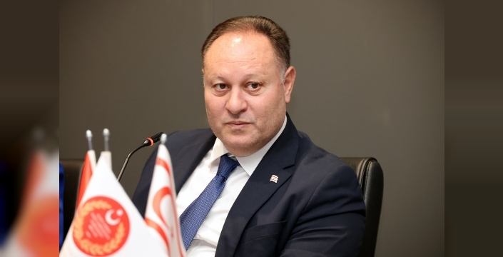 Öztürkler: “Fransa sömürgeci geçmişiyle Kıbrıs Türk halkını yok sayamaz”