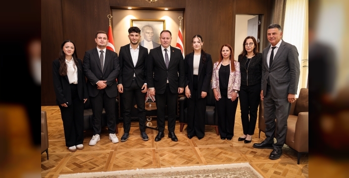 Öztürkler, Üniversite Öğrencileri Derneği heyetini kabul etti