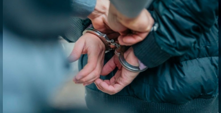 Polis, sekiz kişiyi çeşitli suçlardan tutukladı