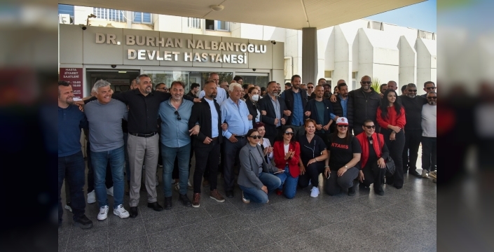 Sendikalar, Burhan Nalbantoğlu Devlet Hastanesi’ne giderek sağlık çalışanlarına teşekkür edip destek belirtti