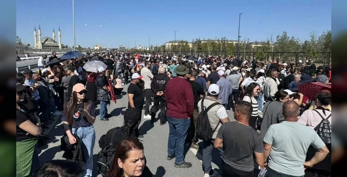 Sendikalar: Ya İstifa edecekler, ya bu halkın iradesine evet diyecekler. Buradan dönüş yoktur...