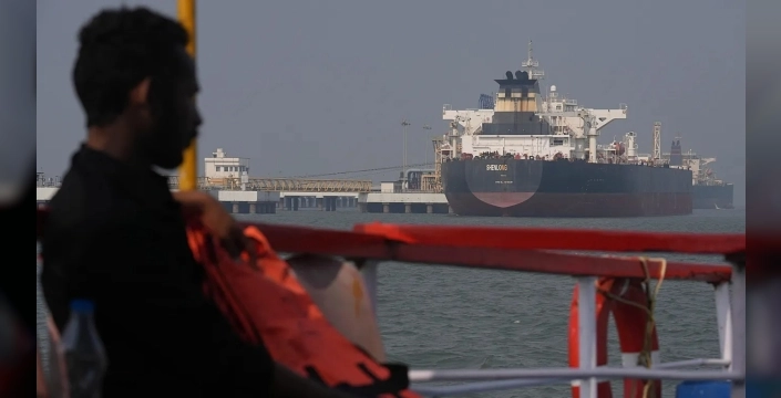 Suudi Arabistan ve İran petrolü taşıyan tankerler Hürmüz Boğazı'ndan geçti