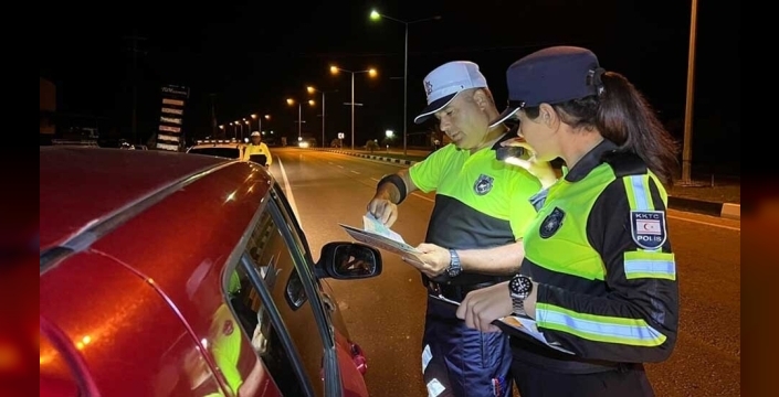 Trafik denetimleri: 275 sürücü rapor edildi, 32 araç trafikten men edildi