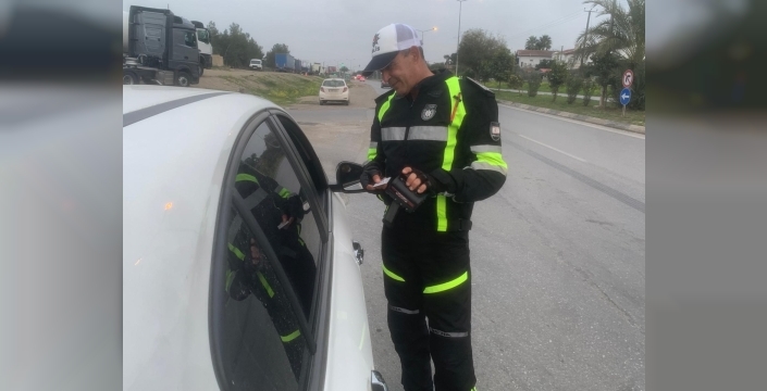 Trafik denetimlerinde 282 sürücü hakkında yasal işlem başlatıldı, 30 araç trafikten men edildi